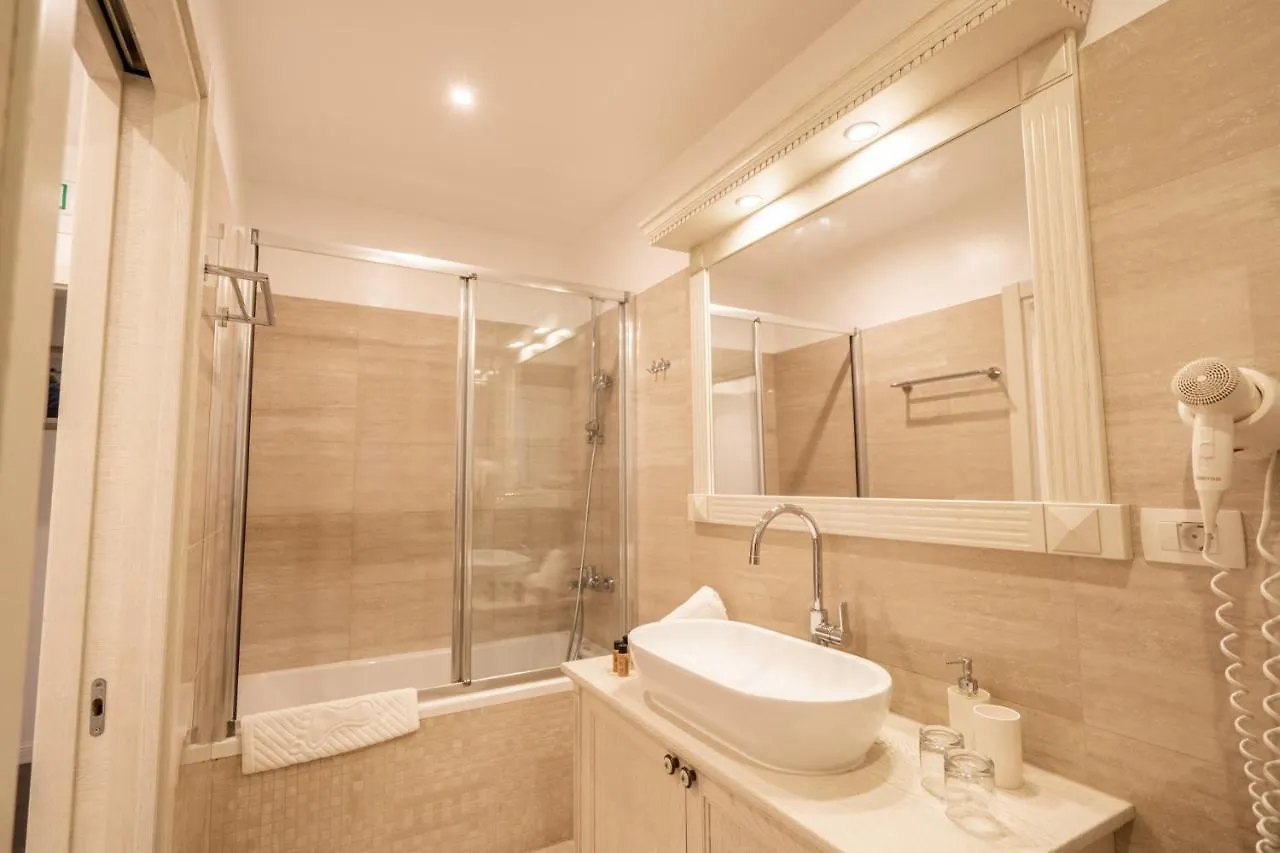 Luxury Rooms Lucija And Luka Split 4*,