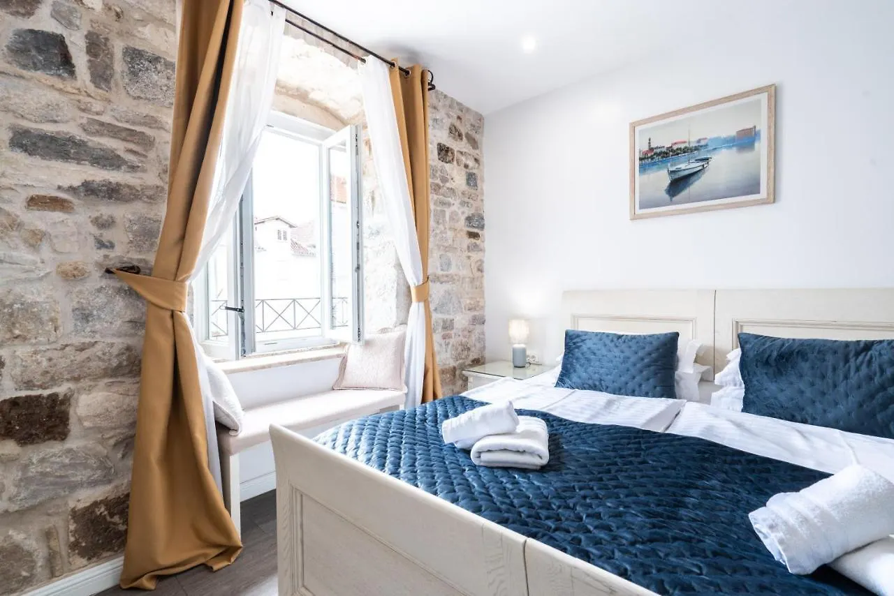 Luxury Rooms Lucija And Luka Split 4*,