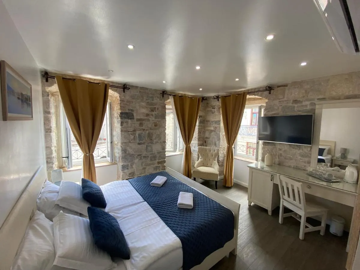 Luxury Rooms Lucija And Luka Split 4*,