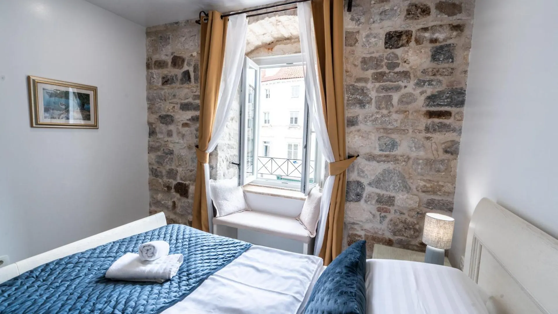 Luxury Rooms Lucija And Luka Split 4*,