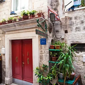 & Ursa Appartement